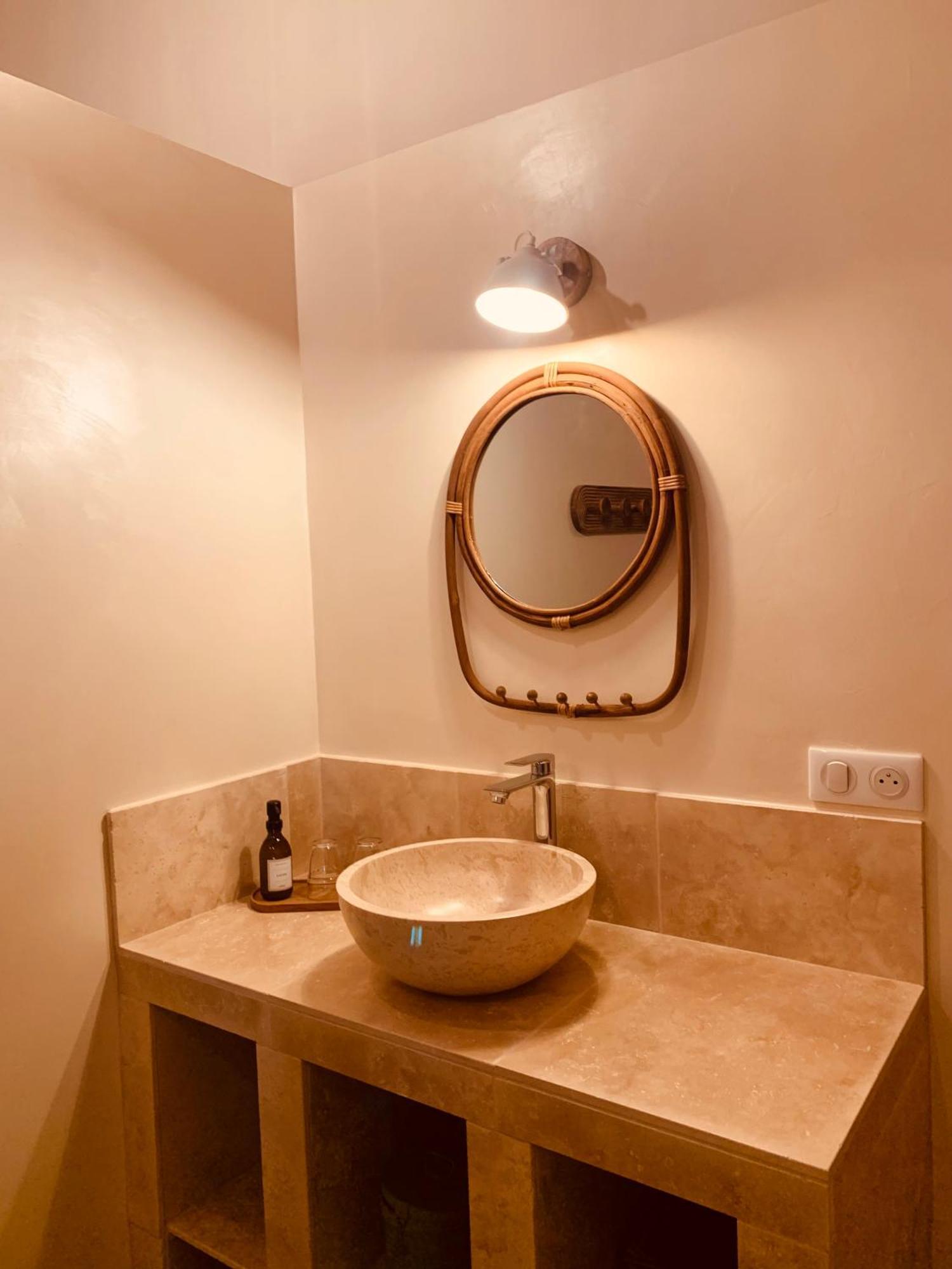Bed and Breakfast Le Vieux Portail Saint-Saturnin-d'Apt Exterior foto